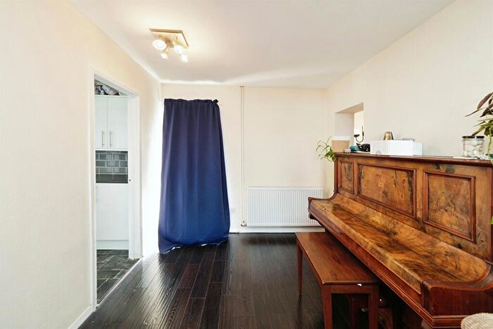 3 Bedroom End Of Terrace House For Sale In Blakeney Road, Patchway, Bristol, BS34
