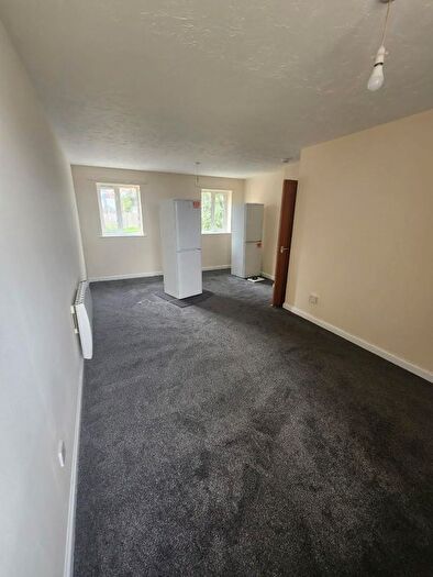 2 Bedroom Flat To Rent In Lords Close, Shenley, Radlett, WD7