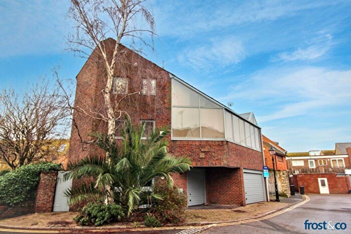 3 Bedroom House To Rent In Strand Street, Poole, BH15