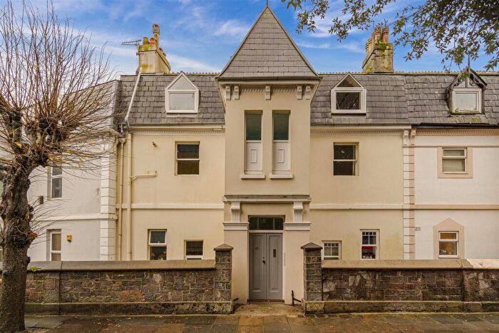 2 Bedroom Flat To Rent In College Avenue, Plymouth, PL4