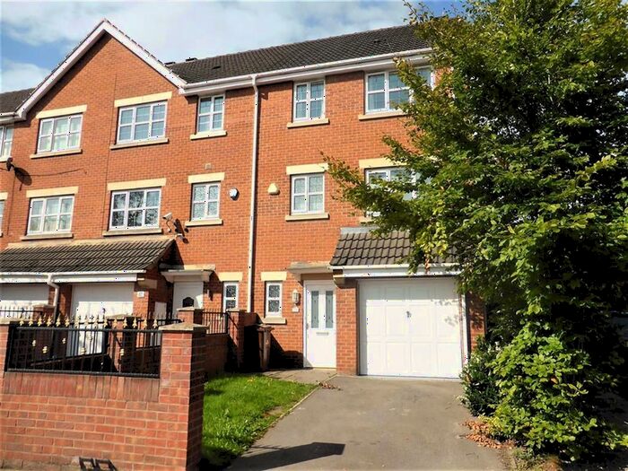 4 Bedroom Town House To Rent In Rosegreave, Goldthorpe, Rotherham, S63
