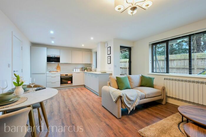 1 Bedroom Flat For Sale In Alexandra Road, Epsom, KT17