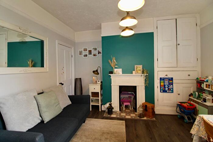 3 Bedroom Terraced House For Sale In Queens Road, Fletton, Peterborough, PE2