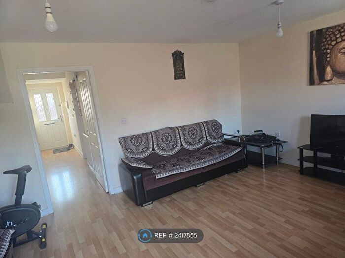 3 Bedroom Semi-Detached House To Rent In Long Meadow Way, Birstall, Leicester, LE4