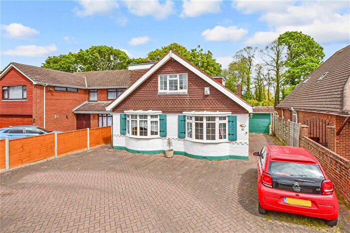 3 Bedroom Chalet For Sale In Fairview Avenue, Wigmore, Gillingham, Kent, ME8