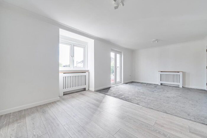 2 Bedroom Apartment For Sale In Sherwood Avenue, Larkfield, ME20