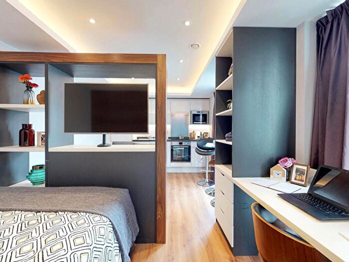 Apartment To Rent In Apt, Oasis Residence #, LS2