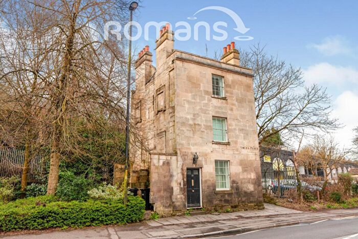 Flat To Rent In Lower Bristol Road, Bath, BA2