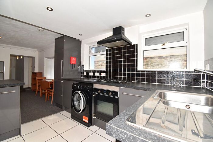 3 Bedroom Flat To Rent In Chard Terrace, Falmouth, TR11