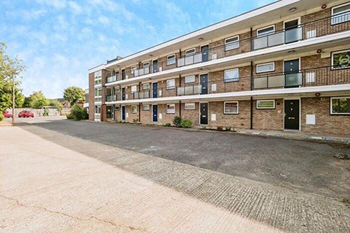 1 Bedroom Flat For Sale In Astra Close, Hornchurch, Essex, RM12