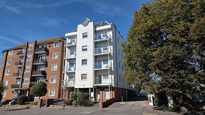 2 Bedroom Flat For Sale In The Avenue, Eastbourne, BN21