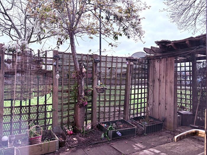 2 Bedroom Flat To Rent In Buttermere Close, Morden, SM4