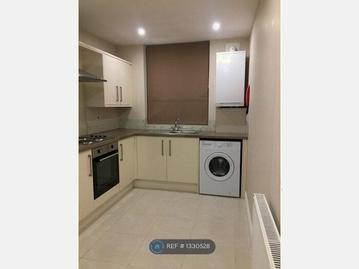 1 Bedroom Flat To Rent In Ground Floor, Stockport, SK1