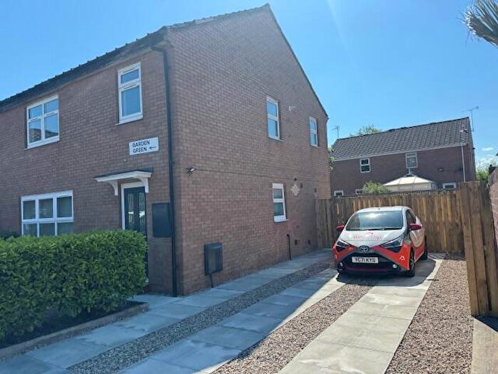 4 Bedroom Semi-Detached House To Rent In Barden Green, Leeds, West Yorkshire, LS12