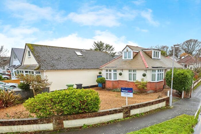 3 Bedroom Bungalow For Sale In Woodlands Avenue, Poole, Dorset, BH15