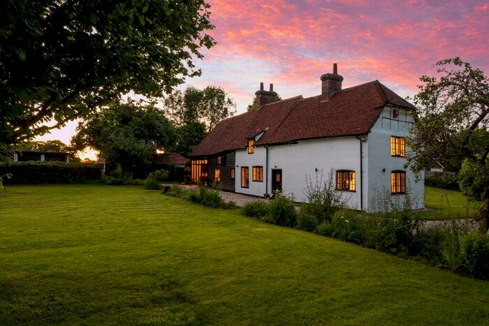 4 Bedroom Detached House For Sale In Ashford Hill, Thatcham, RG19