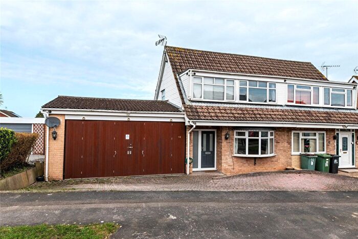 3 Bedroom Semi-Detached House For Sale In Elm Tree Avenue, Kilburn, Belper, Derbyshire, DE56