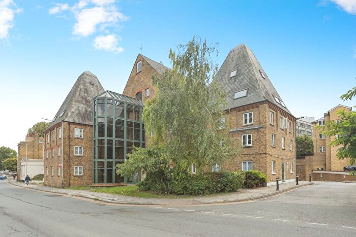 1 Bedroom Flat For Sale In Clifton Road, Gravesend, Kent, DA11