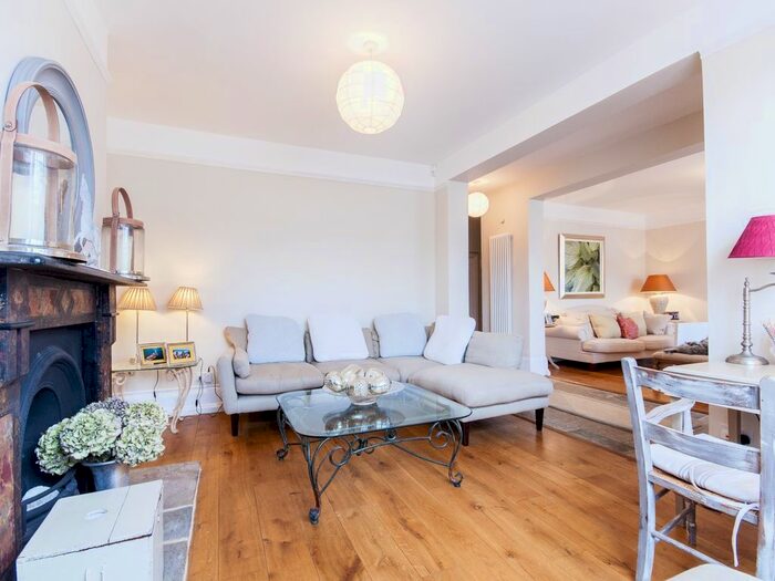 4 Bedroom Semi-Detached House To Rent In Church Green, Witney, OX28