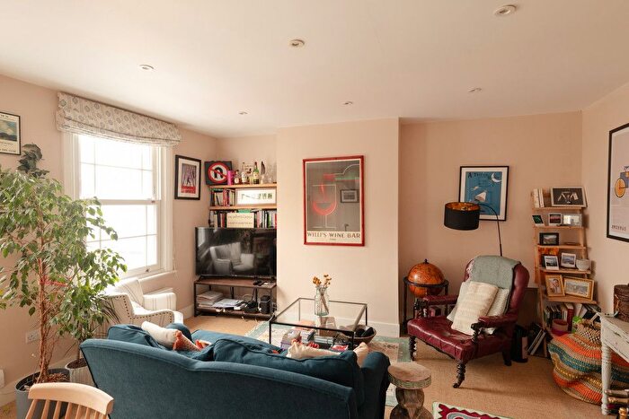 2 Bedroom Flat For Sale In Choumert Road, Peckham Rye, SE15
