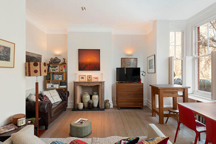 1 Bedroom Flat To Rent In Albert Bridge Road, London, SW11