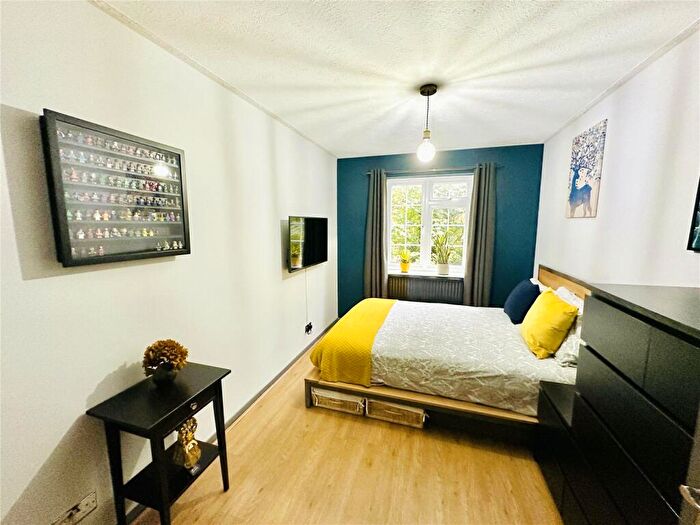 2 Bedroom Apartment For Sale In Spindlewood Gardens, Parkhill, East Croydon, South Croydon, CR0