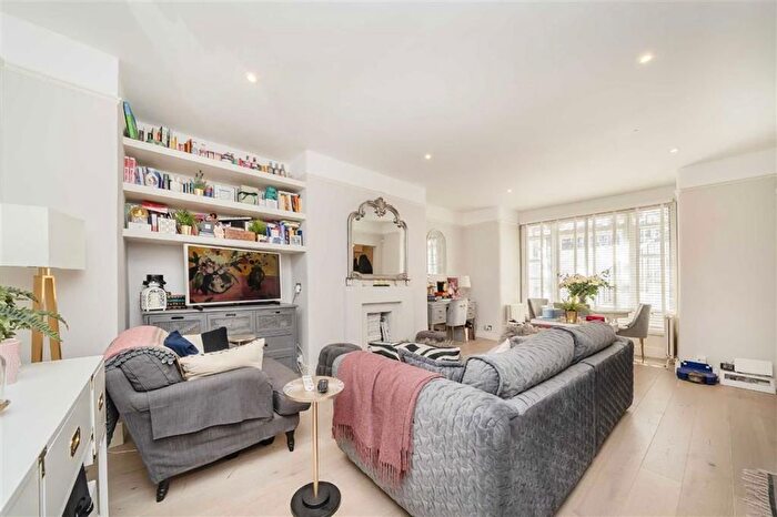 2 Bedroom Flat For Sale In Sinclair Road, Brook Green, W14