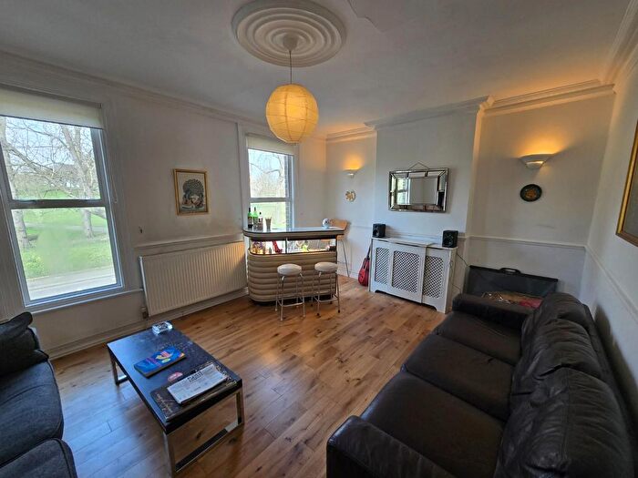 2 Bedroom Flat To Rent In Norwood Road, London, SE24