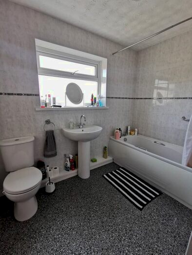 2 Bedroom Property To Rent In Kinley Street, Port Tennant, Swansea, SA1