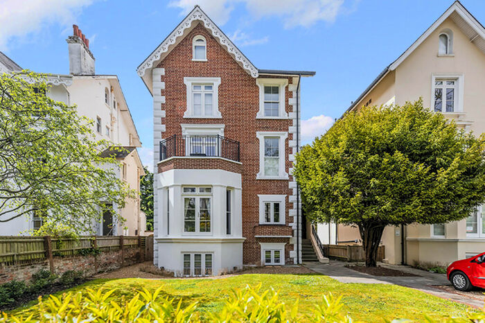 2 Bedroom Apartment To Rent In Oakhill, KT6