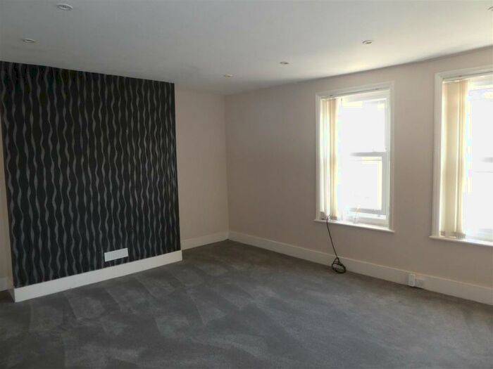 2 Bedroom Flat To Rent In - Sandgate Road, Folkestone, CT20