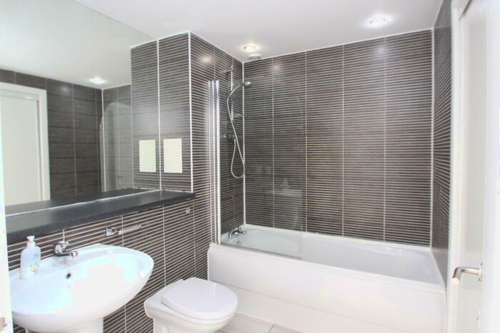 2 Bedroom Flat To Rent In Albion Street, Merchant City, G1
