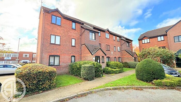 2 Bedroom Apartment For Sale In Haysman Close, Letchworth Garden City, SG6
