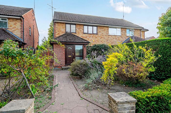 4 Bedroom Semi-Detached House For Sale In Beech Tree Drive, Badshot Lea, Farnham, Surrey, GU9
