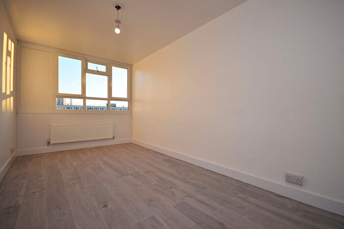 2 Bedroom Flat To Rent In Beckley House, Tower Hamlets, E3