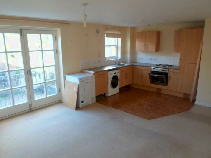 2 Bedroom Flat To Rent In Liskeard, PL14