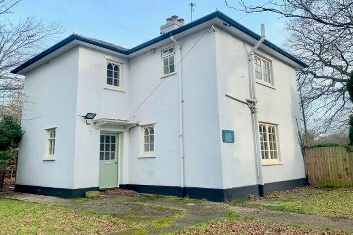 3 Bedroom Detached House To Rent In Beeston Lane, Nottingham, NG7