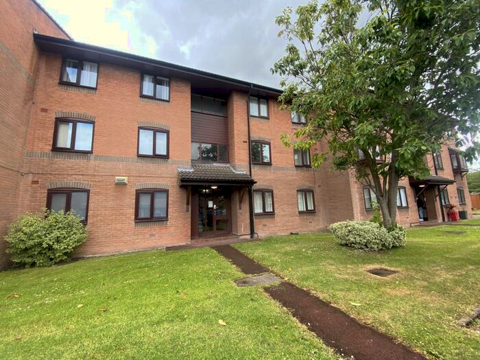 2 Bedroom Flat To Rent In Minster Court, Liverpool City, L7