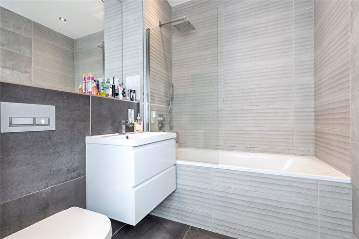 1 Bedroom Flat For Sale In Hazelwick Avenue, Crawley, West Sussex, RH10