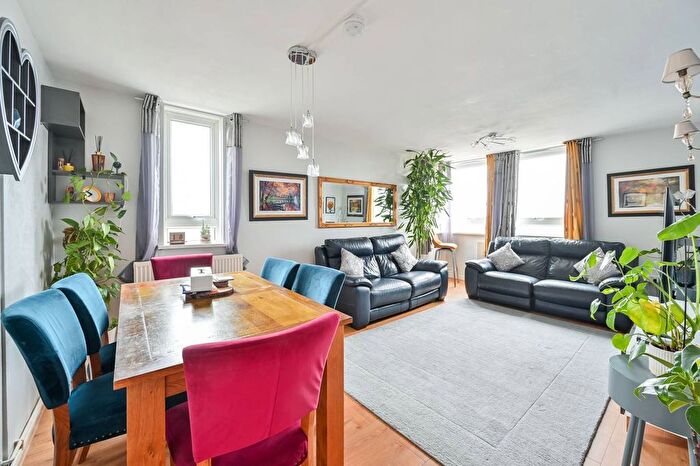 2 Bedroom Flat To Rent In Rotherhithe New Road, Rotherhithe, London, SE16