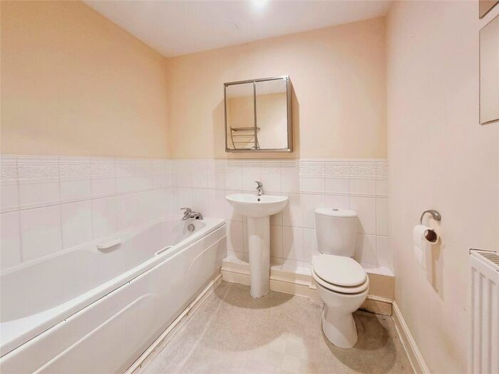 2 Bedroom Flat For Sale In Fenton Hall Close, Stoke-on-Trent, Staffordshire, ST4