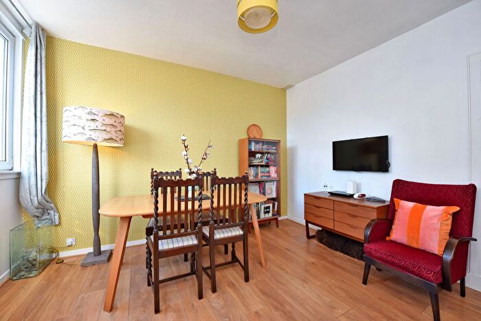 2 Bedroom Flat For Sale In Richmond Terrace, Rosemount, Aberdeen, AB25