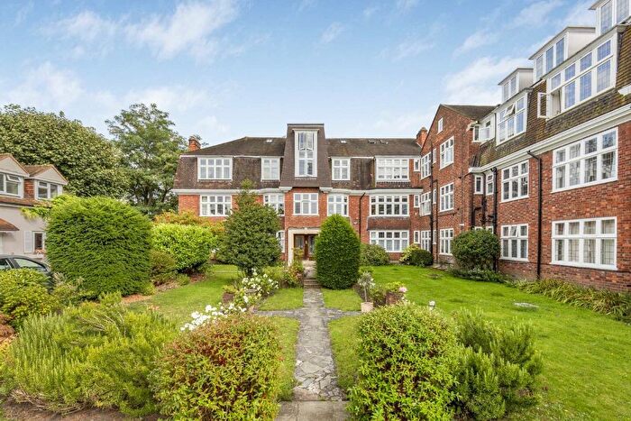 2 Bedroom Flat To Rent In The Gateways, Richmond, TW9