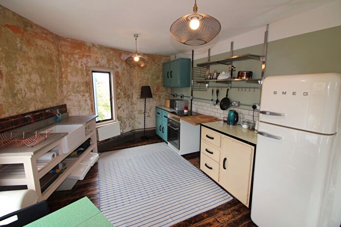 2 Bedroom Flat To Rent In Tachbrook Road, Leamington Spa, CV31