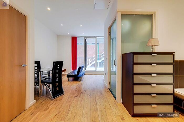 Apartment To Rent In Millharbour, London, E14