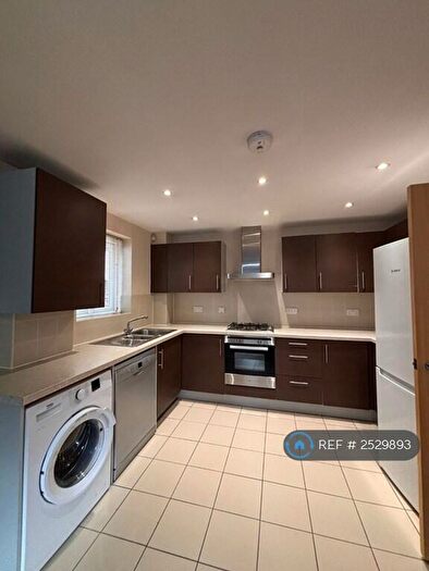 2 Bedroom Flat To Rent In Whitewood House, Surbiton, KT6