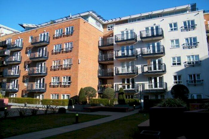 2 Bedroom Flat To Rent In Garland House, Kingston Upon Thames, KT2