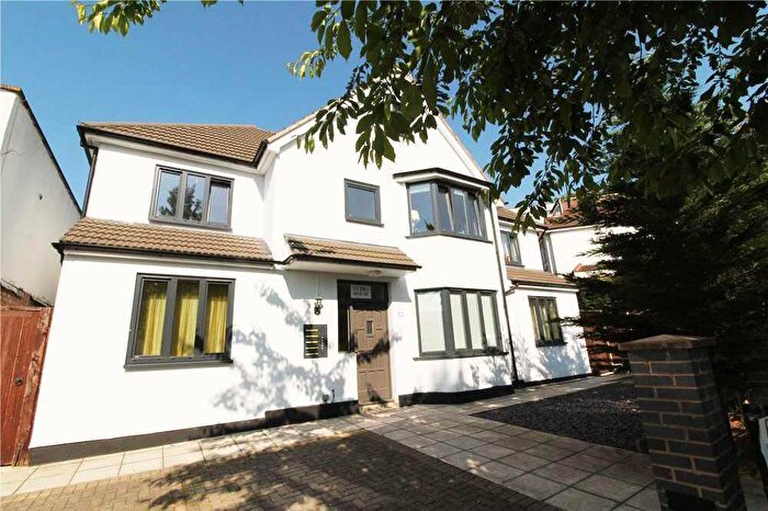 2 Bedroom Apartment To Rent In Llanvanor Road, London, NW2
