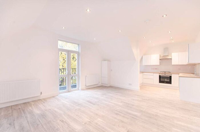 2 Bedroom Flat To Rent In Park Avenue, Willesden Green, London, NW2