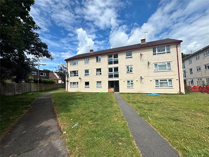 3 Bedroom Flat For Sale In Montgomery Road, Farnborough, Hampshire, GU14